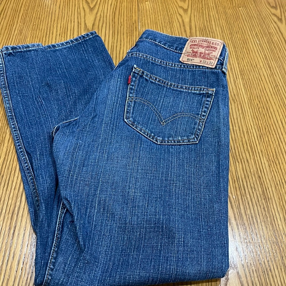Like new Levi’s 559 Relaxed Straight Leg Jeans 33x32. Awesome jeans!!